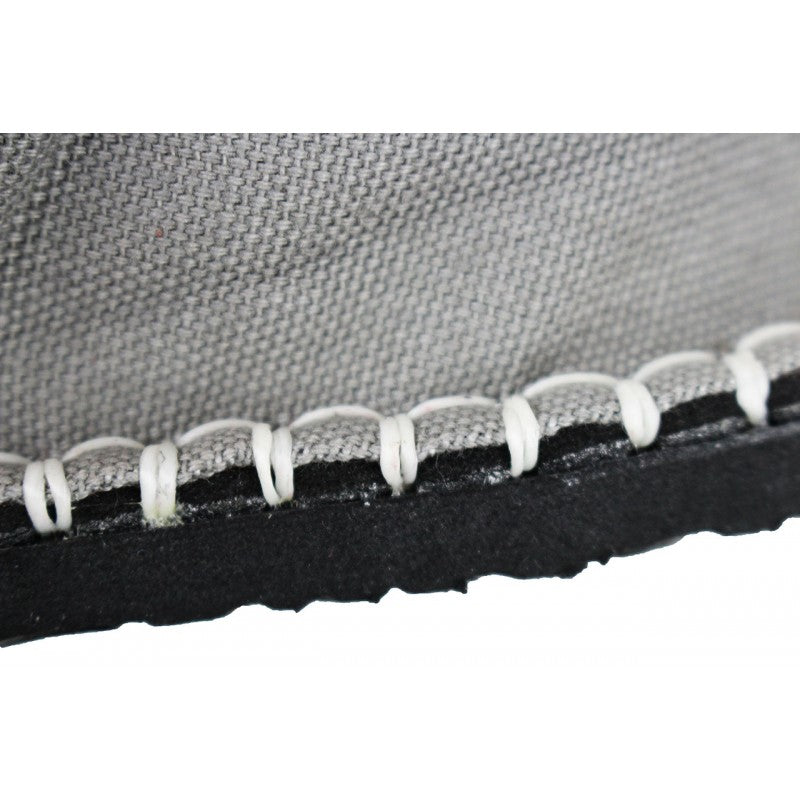 Zapatilla Trankilo de lona gris y roja.