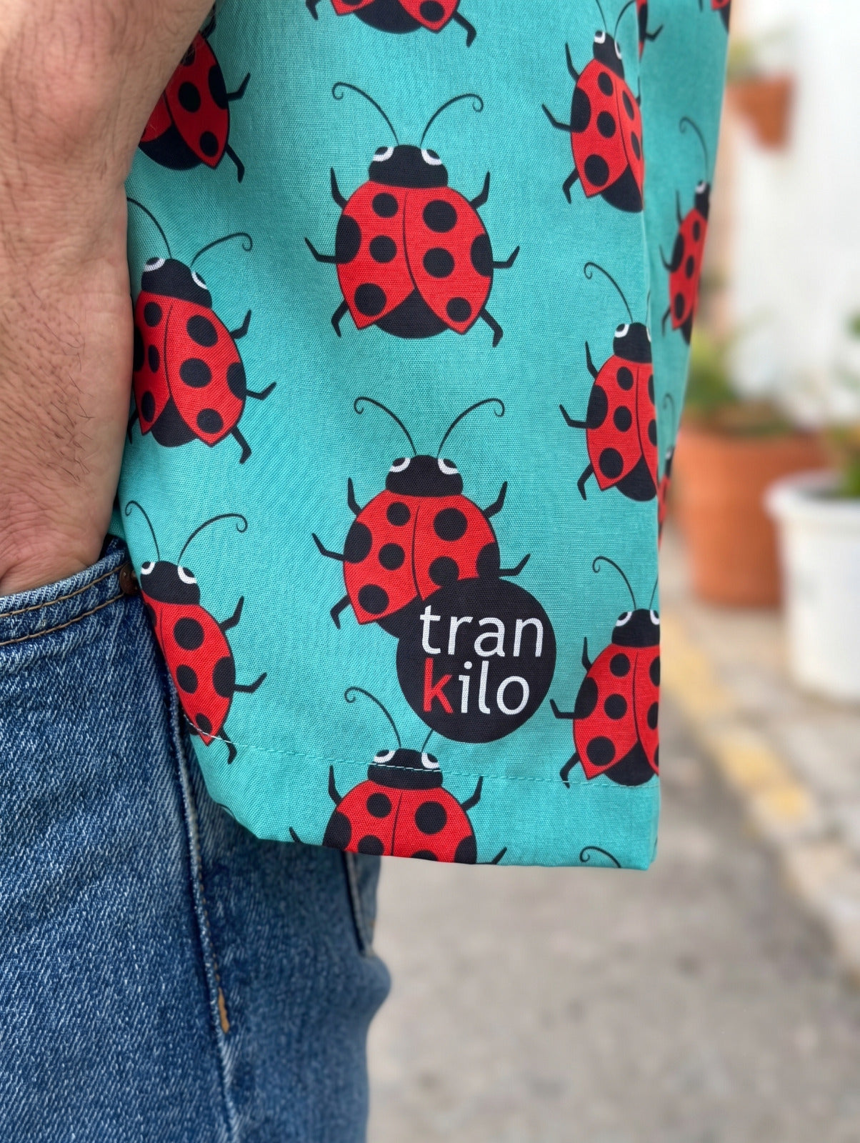 Camisa original Funny Mariquita con estampado de mariquitas | TRANKILO 3